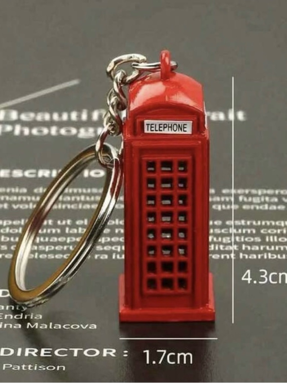 Red Telephone Booth Keychain - Picture 2 of 3
